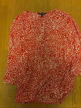 41 Hawthorn Red and White Floral V-Neck Blouse